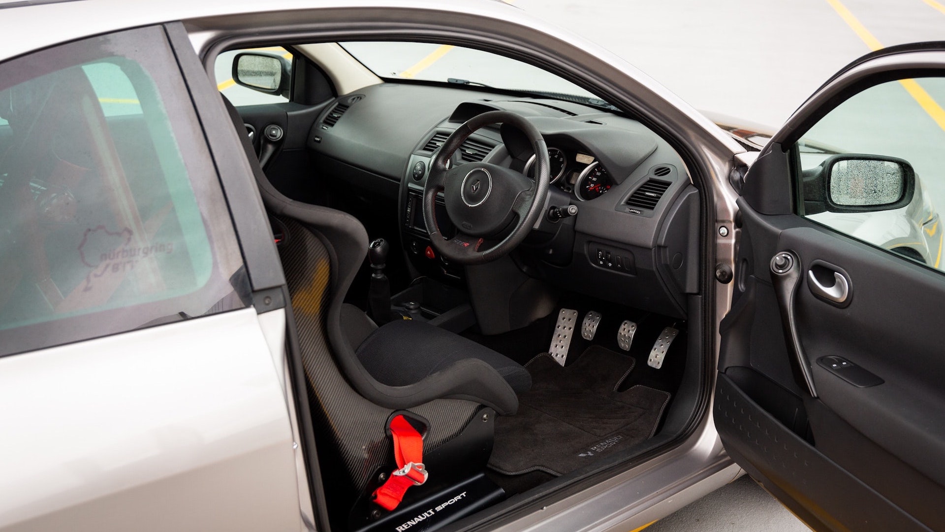 Rare Renault Megane R26.R Is A Hot Hatch That Thinks It’s A 911 GT3