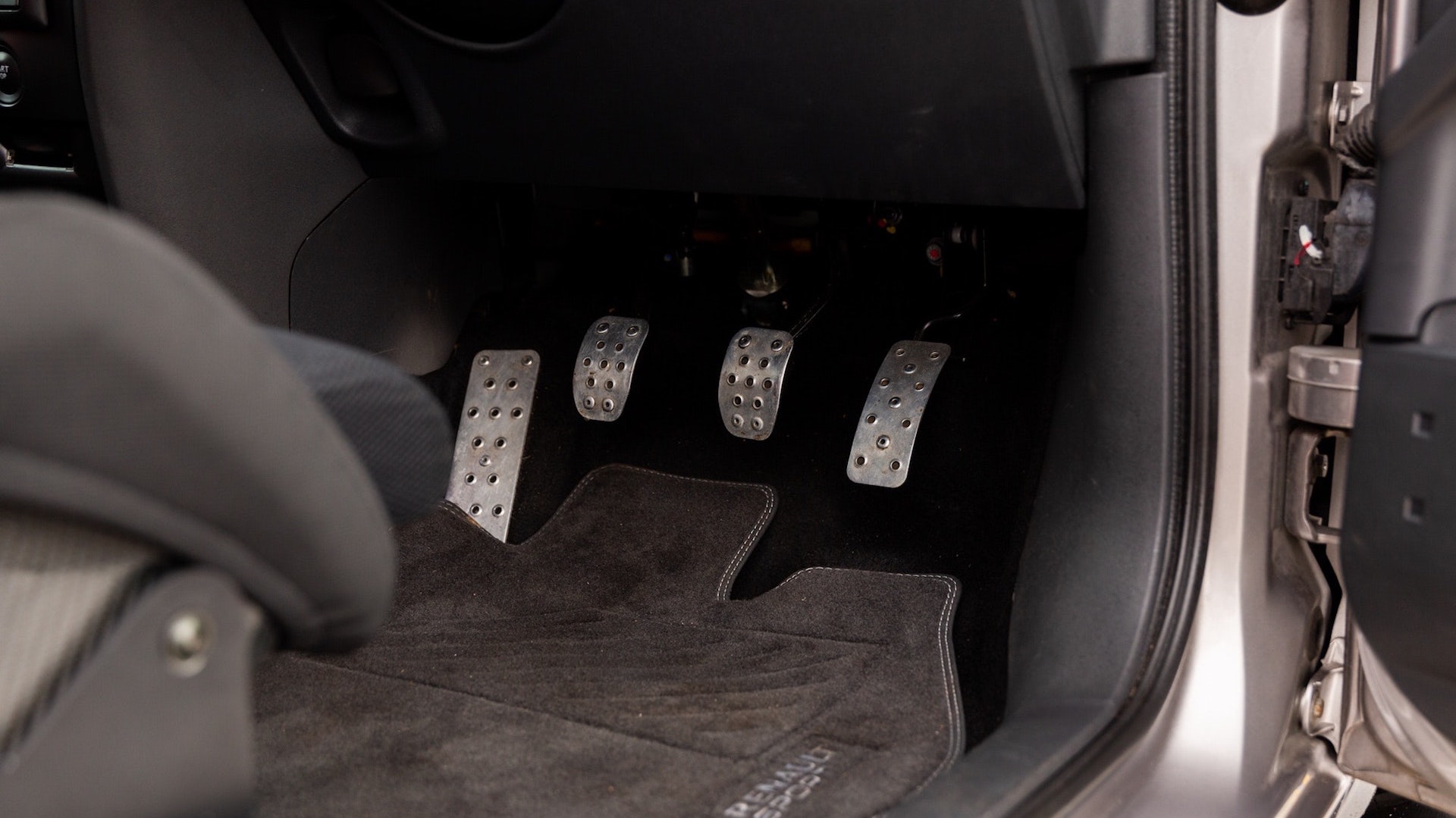 Rare Renault Megane R26.R Is A Hot Hatch That Thinks It’s A 911 GT3