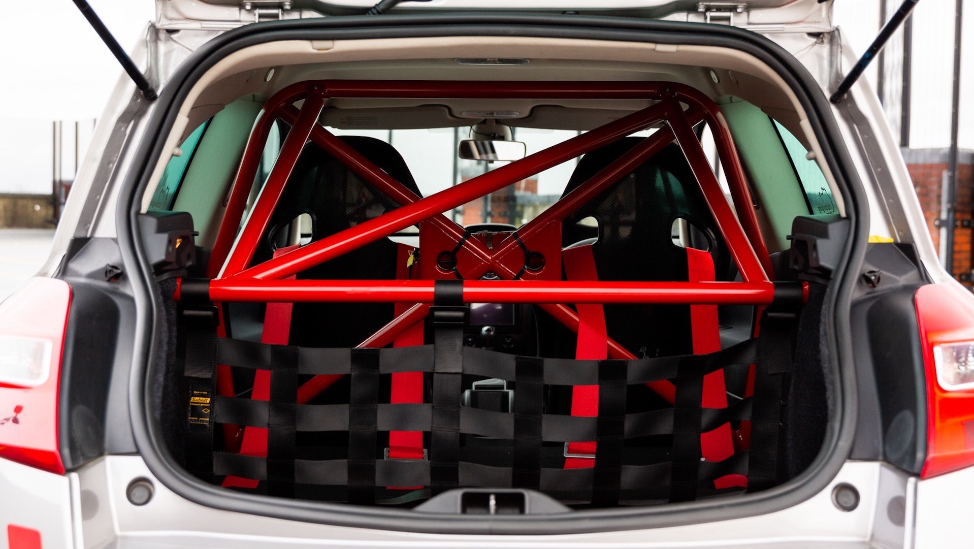 Rare Renault Megane R26.R Is A Hot Hatch That Thinks It’s A 911 GT3