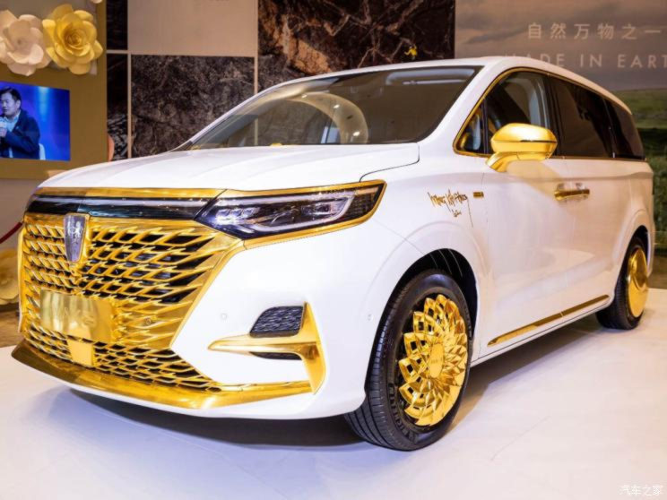 Bling Roewe iMax 8 Clad In Gold Accents Is (Thankfully) A One-Off