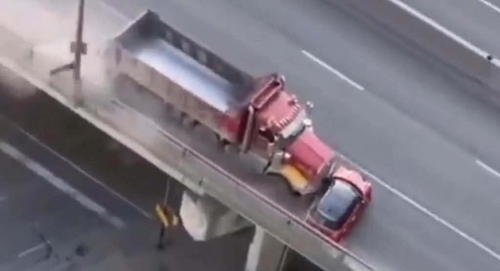  Dump Truck Pushes T-Boned Mini Half-Mile Up Toronto Highway