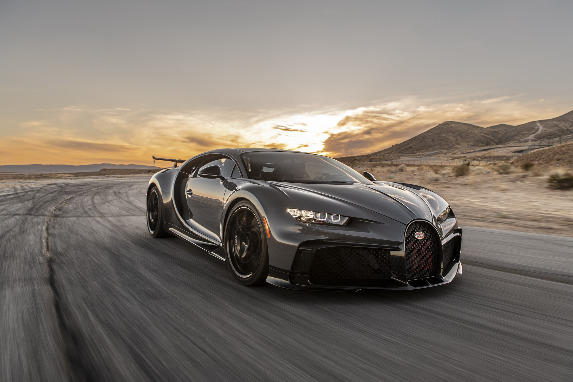 Bugatti Chiron Pur Sport Salutes America At Willow Springs