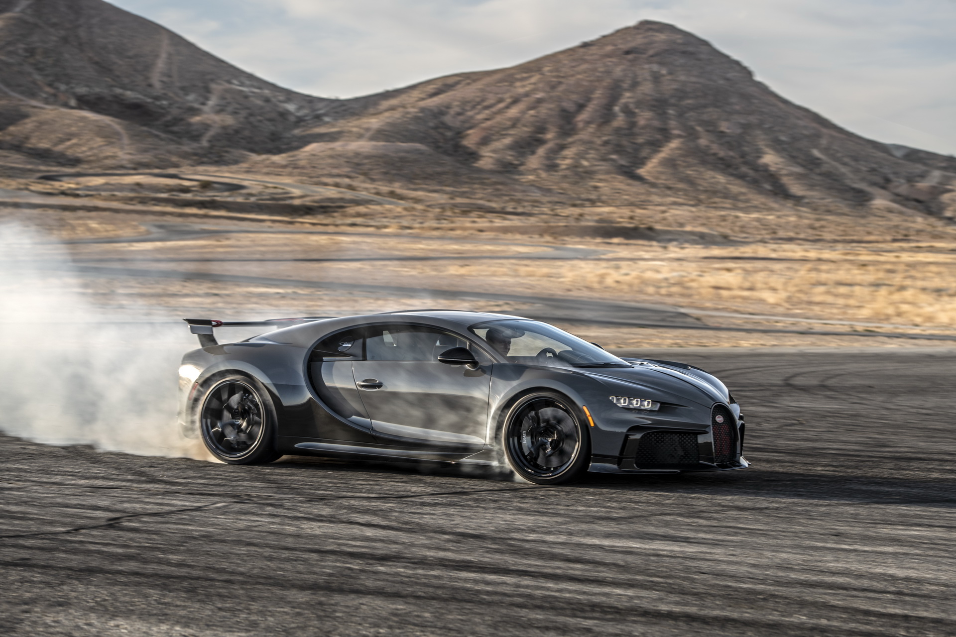 Bugatti Chiron Pur Sport Salutes America At Willow Springs