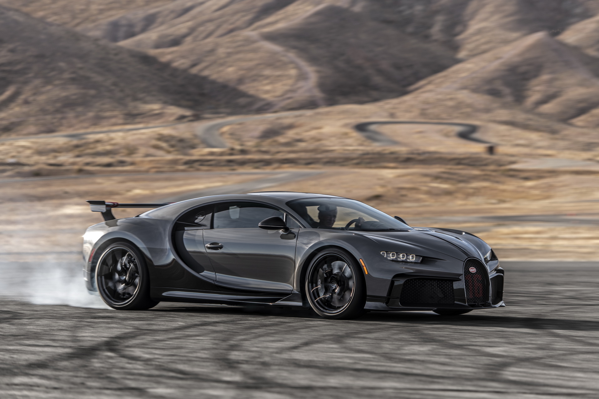 Bugatti Chiron Pur Sport Salutes America At Willow Springs