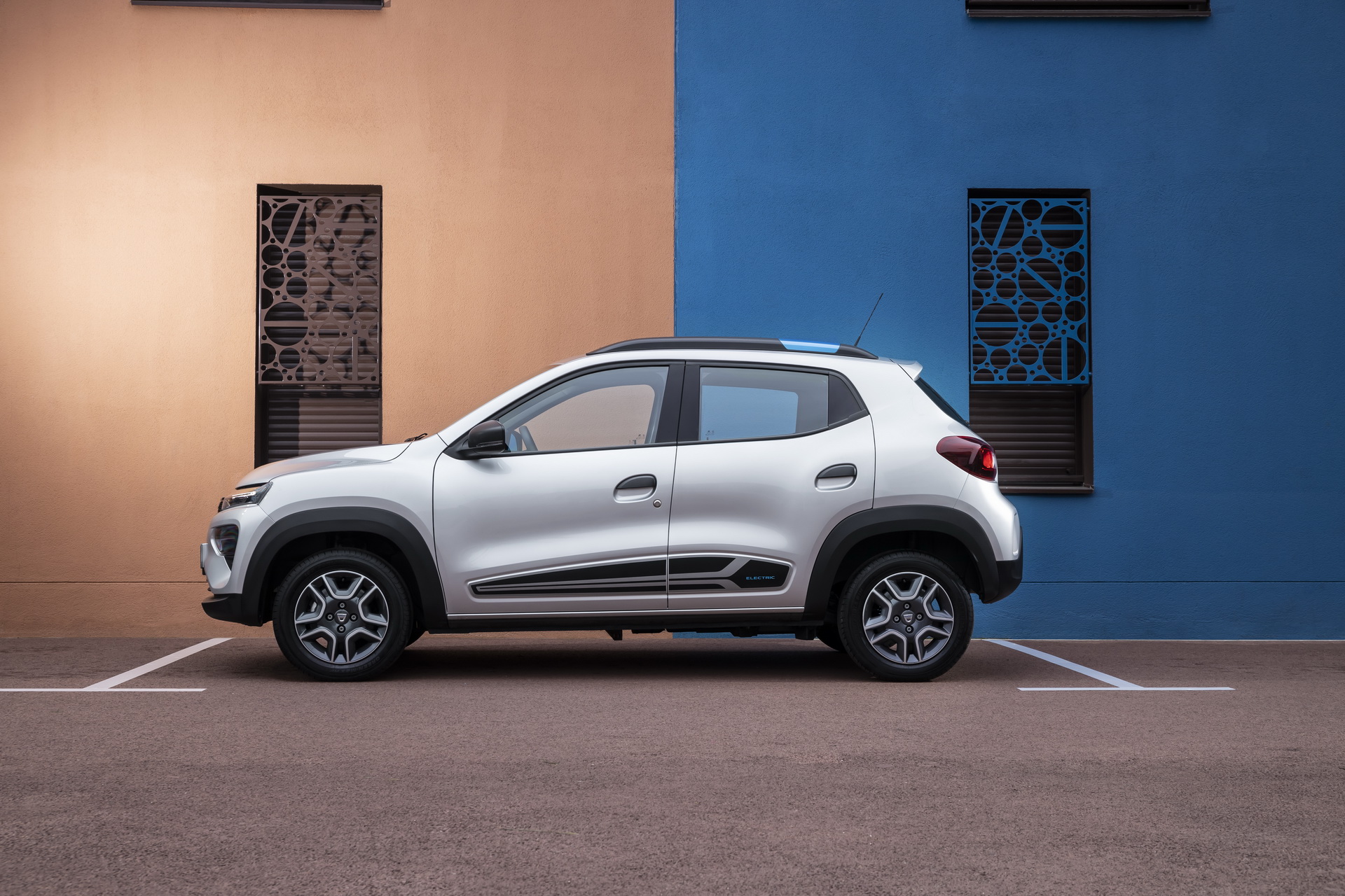 Dacia Spring EV Is The Perfect Sightseeing Car Because It’s Dead Slow