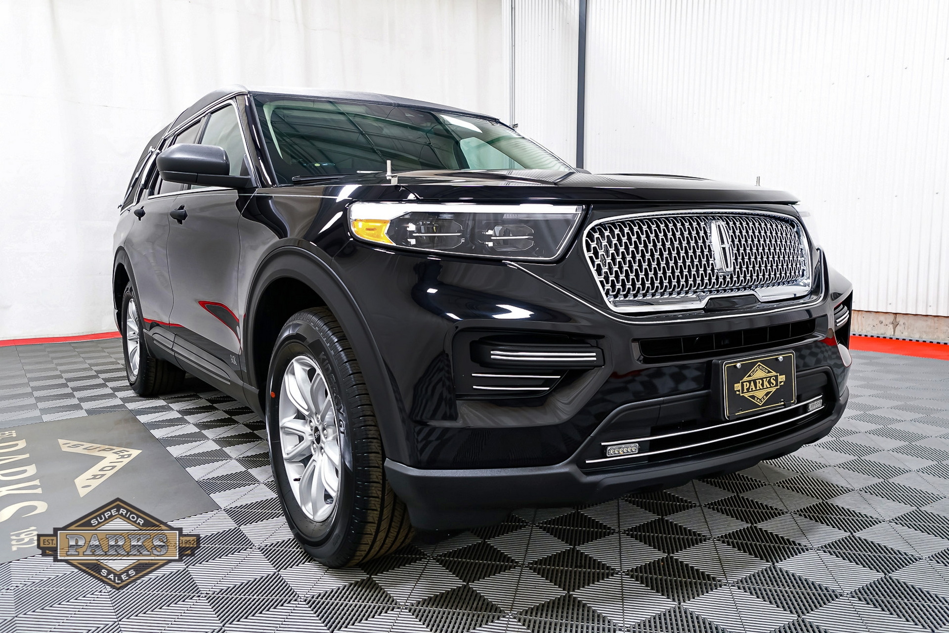 We’re Not Quite Sure What To Make Of This Ford Explorer-Turned-Lincoln Hearse