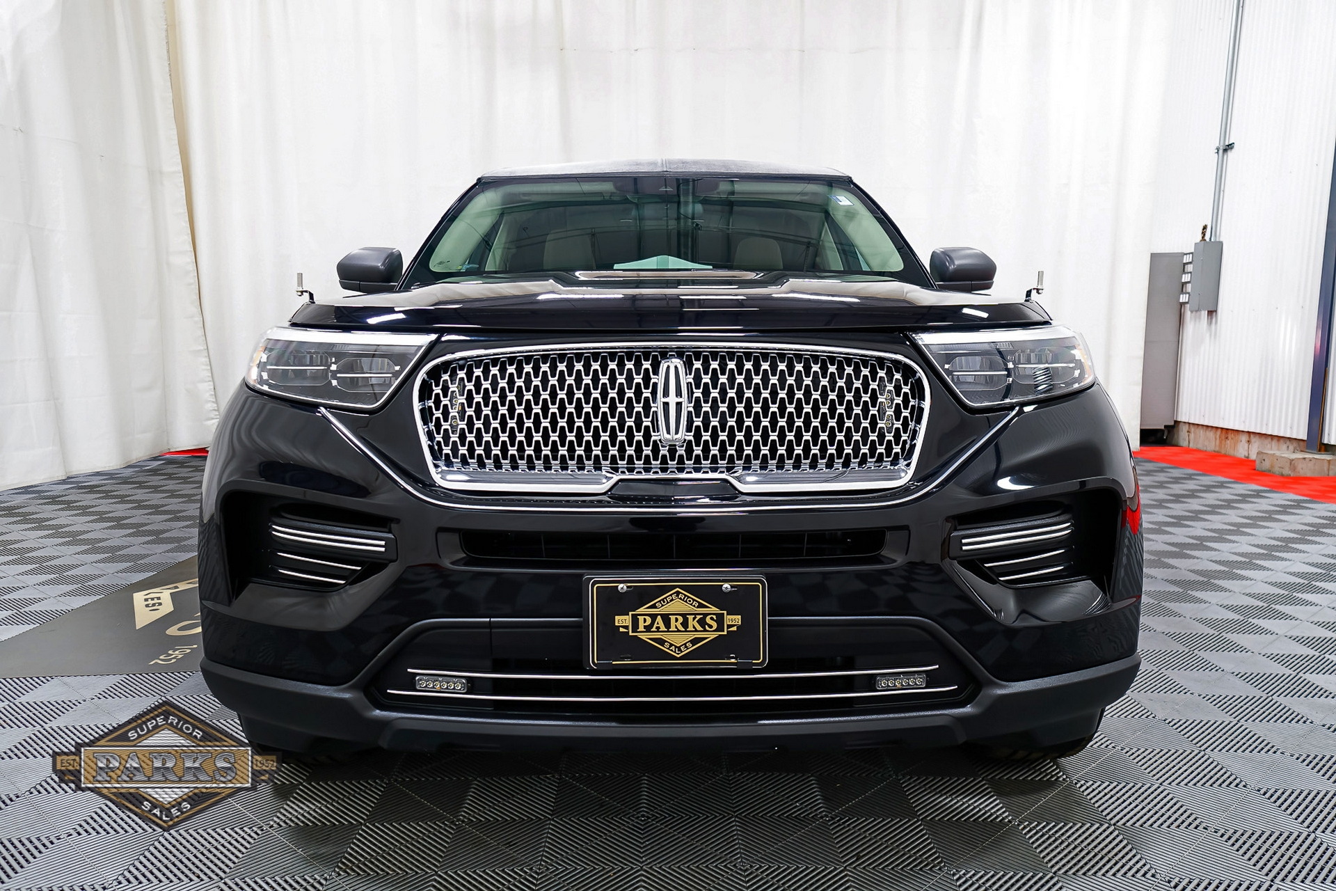 We’re Not Quite Sure What To Make Of This Ford Explorer-Turned-Lincoln Hearse