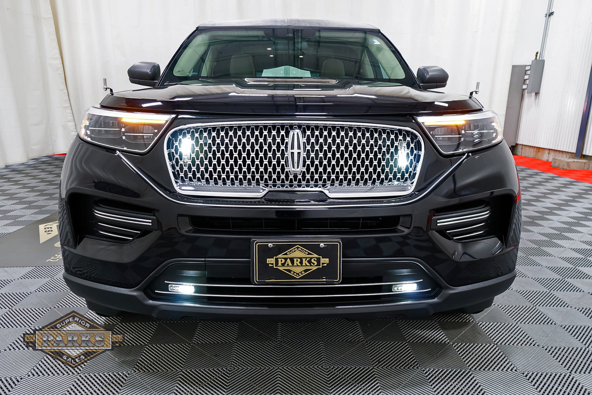 We’re Not Quite Sure What To Make Of This Ford Explorer-Turned-Lincoln Hearse