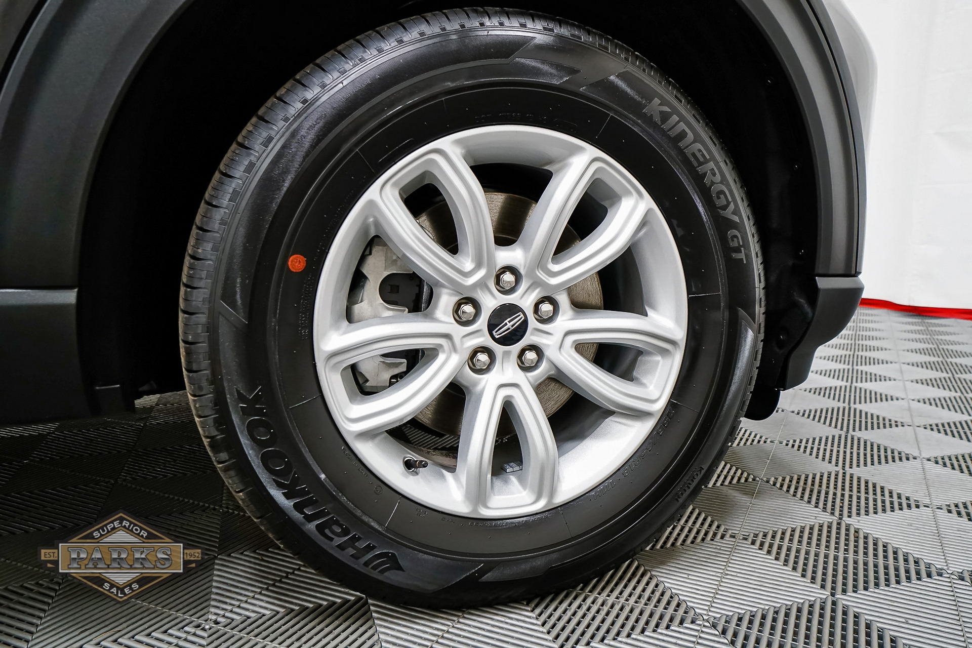 We’re Not Quite Sure What To Make Of This Ford Explorer-Turned-Lincoln Hearse