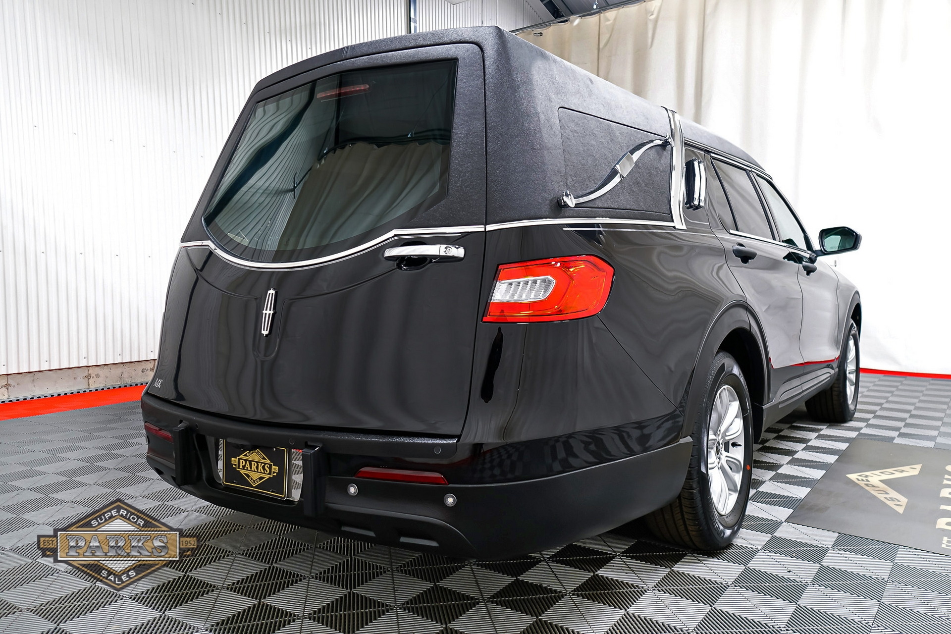 We’re Not Quite Sure What To Make Of This Ford Explorer-Turned-Lincoln Hearse