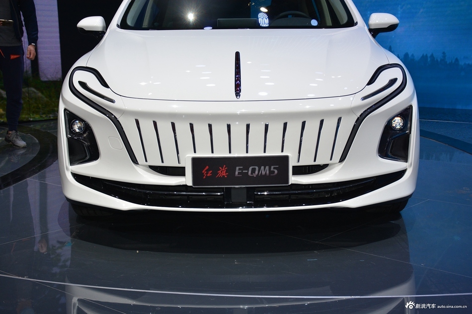 New Hongqi E-QM5 Is A Large Electric Sedan With A Strormtrooper-Like Face