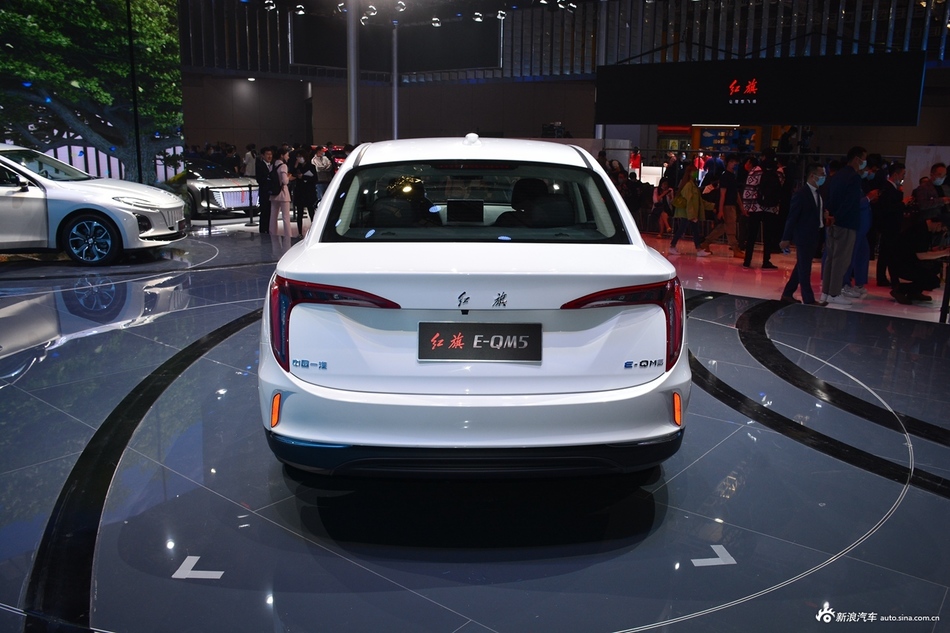 New Hongqi E-QM5 Is A Large Electric Sedan With A Strormtrooper-Like Face