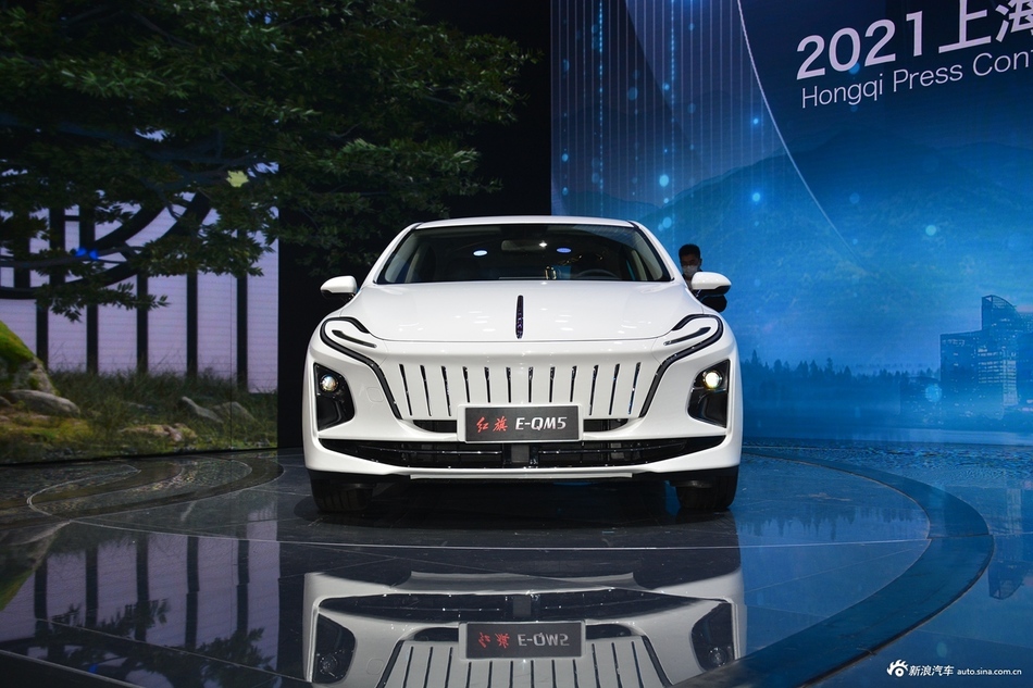 New Hongqi E-QM5 Is A Large Electric Sedan With A Strormtrooper-Like Face