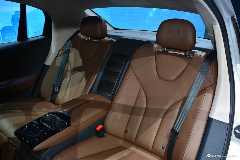 New Hongqi E-QM5 Is A Large Electric Sedan With A Strormtrooper-Like Face