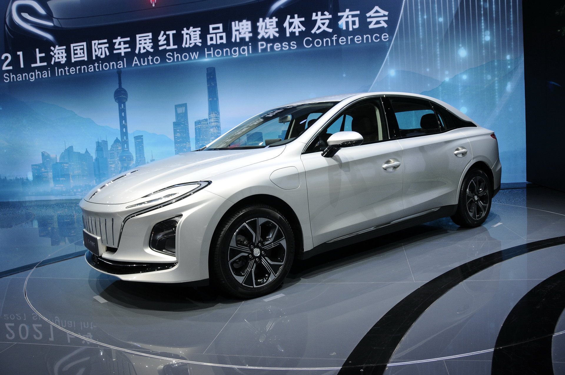 New Hongqi E-QM5 Is A Large Electric Sedan With A Strormtrooper-Like Face