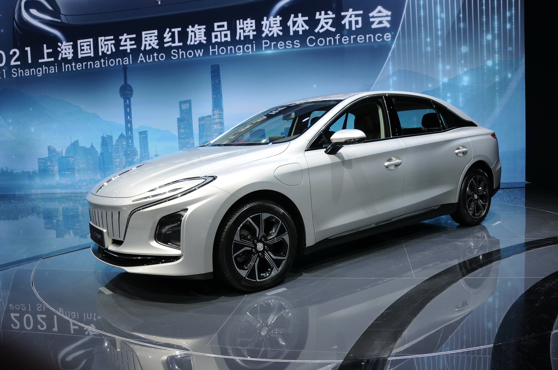 New Hongqi E-QM5 Is A Large Electric Sedan With A Strormtrooper-Like Face