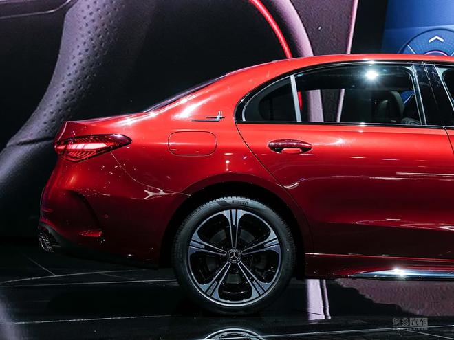 New Mercedes-Benz C-Class L Is Like A Mini-Maybach For China