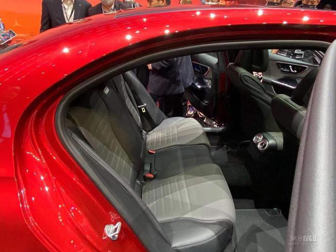 New Mercedes-Benz C-Class L Is Like A Mini-Maybach For China