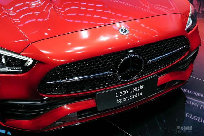 New Mercedes-Benz C-Class L Is Like A Mini-Maybach For China