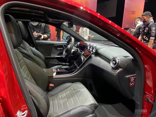 New Mercedes-Benz C-Class L Is Like A Mini-Maybach For China