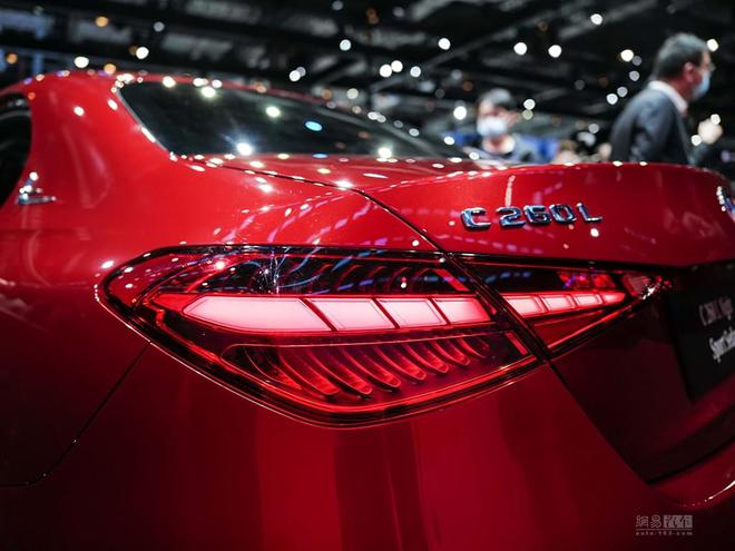 New Mercedes-Benz C-Class L Is Like A Mini-Maybach For China