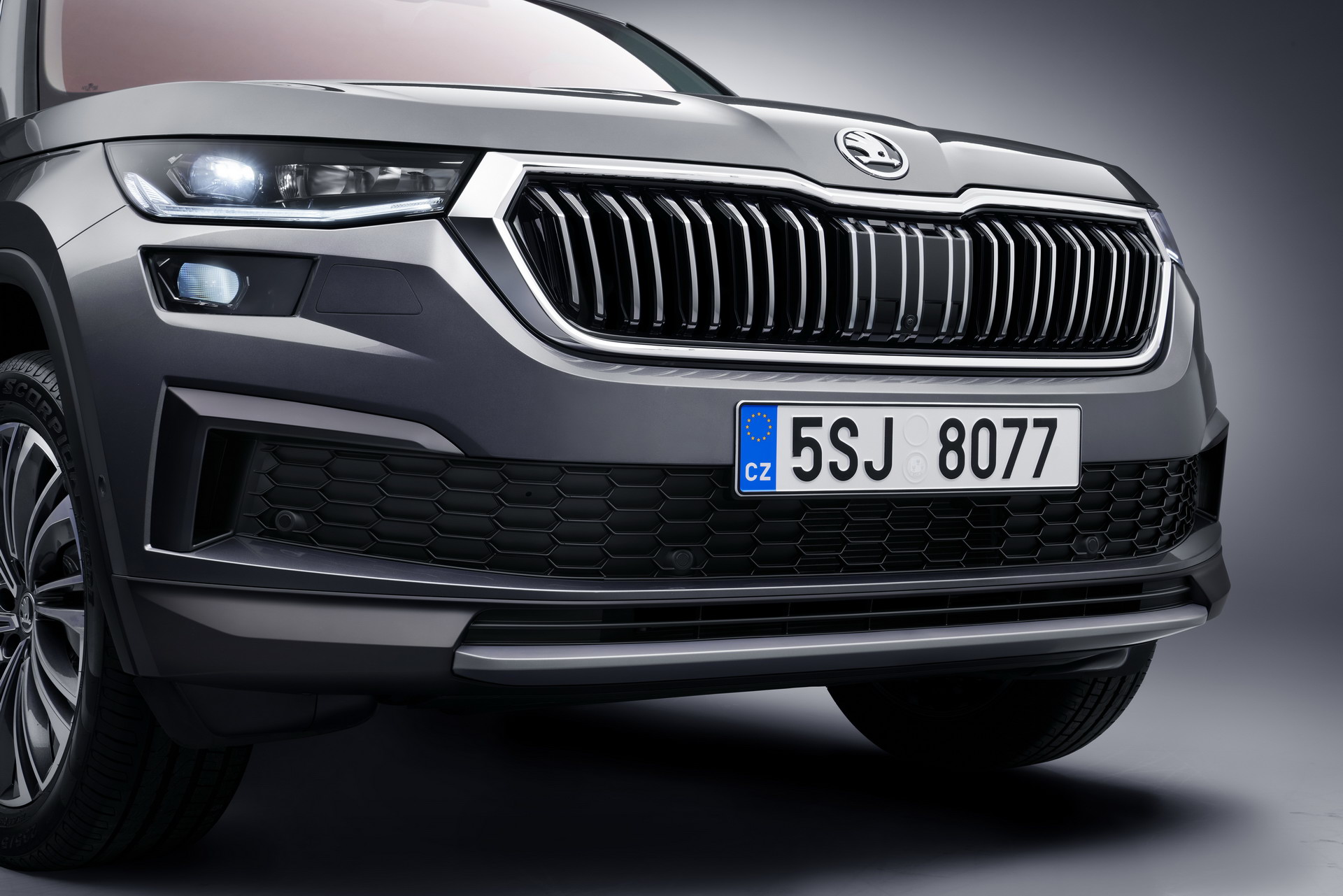 Facelifted 2021 Skoda Kodiaq Debuts With Revised Styling And New Tech Features