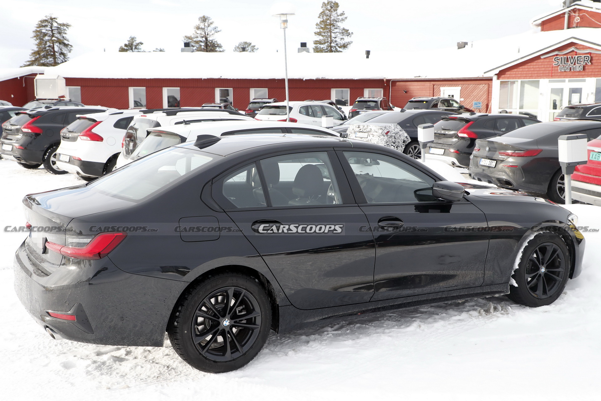 Facelifted BMW 3-Series Spotted Hiding New Interior With A Curved Display