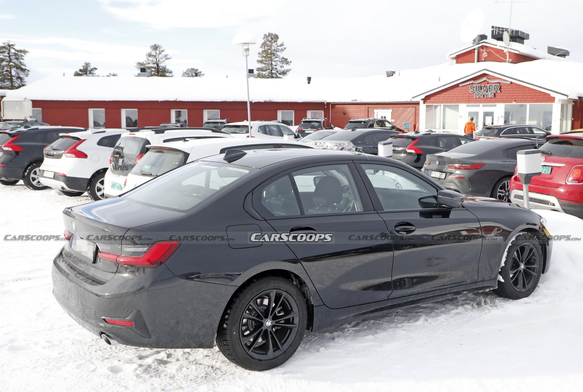 Facelifted BMW 3-Series Spotted Hiding New Interior With A Curved Display