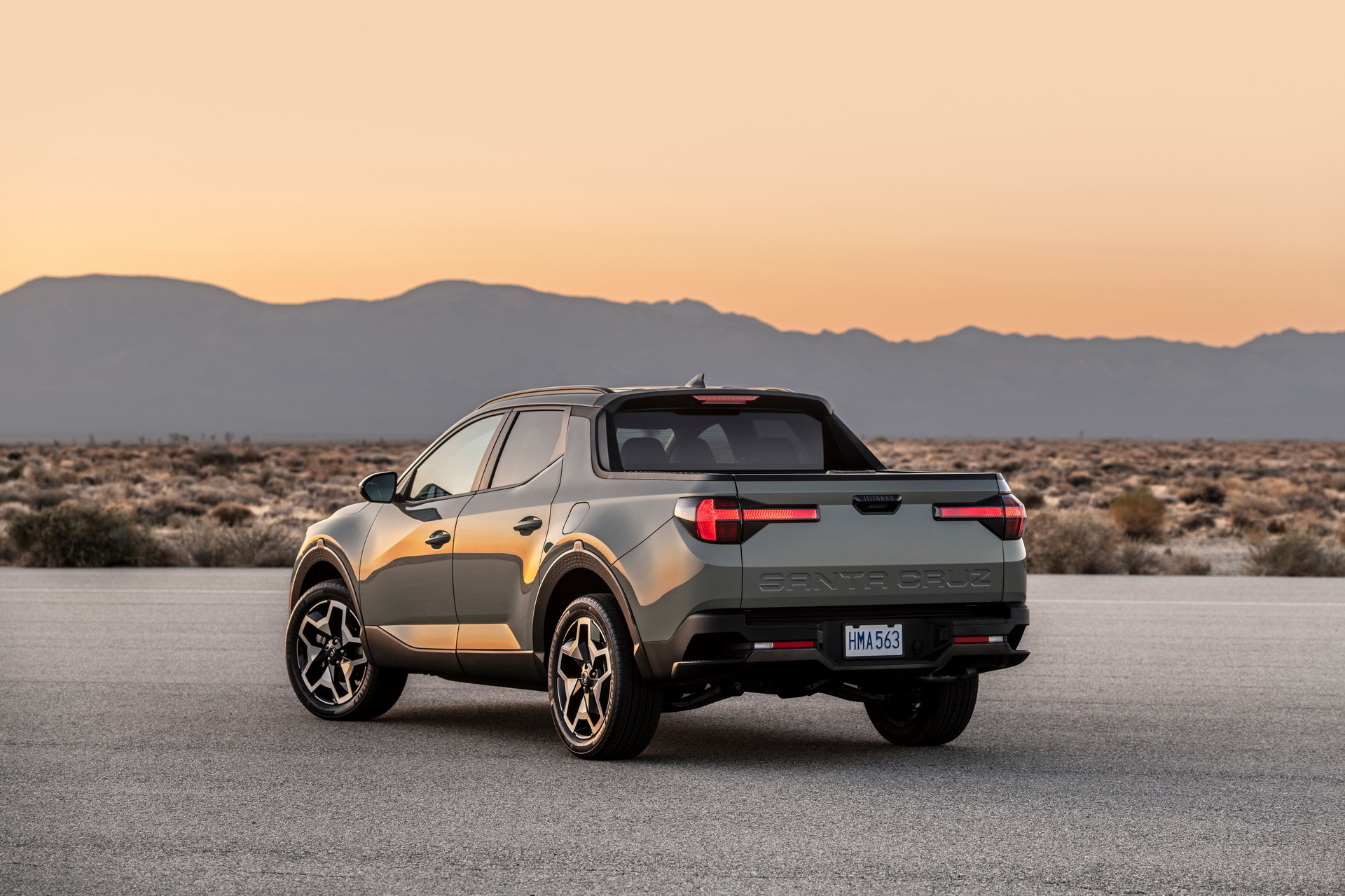 2022 Hyundai Santa Cruz Is Half Tucson SUV, Half Small Pickup Truck