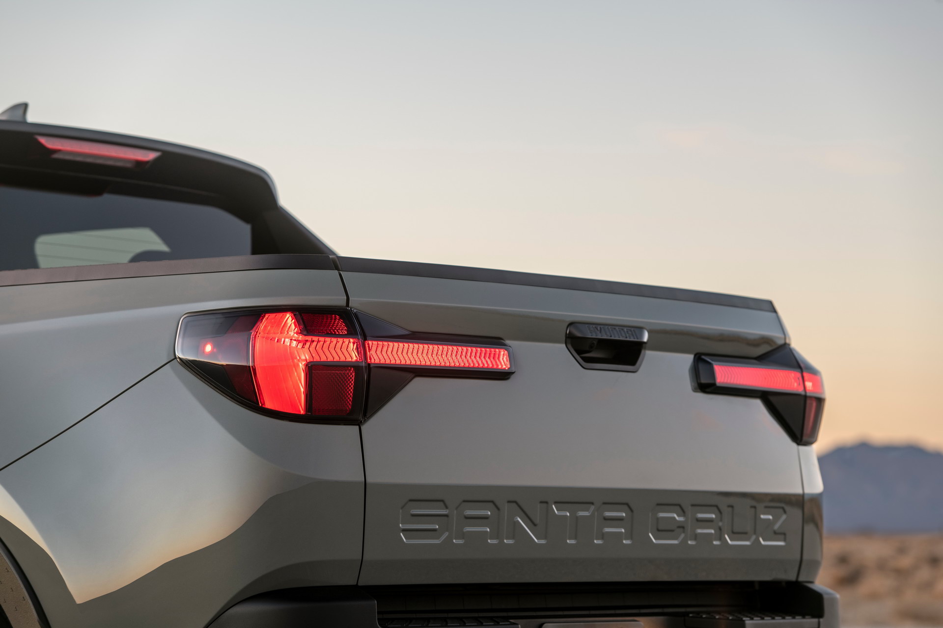 2022 Hyundai Santa Cruz Is Half Tucson SUV, Half Small Pickup Truck