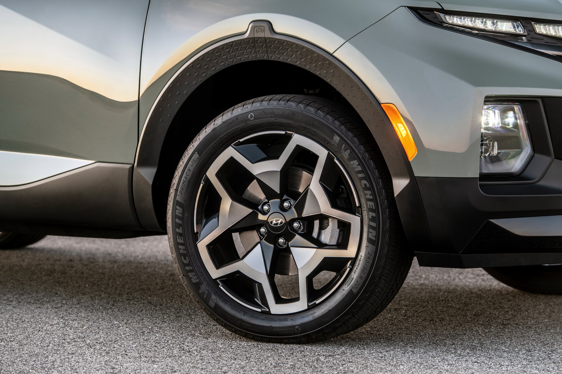 2022 Hyundai Santa Cruz Is Half Tucson SUV, Half Small Pickup Truck