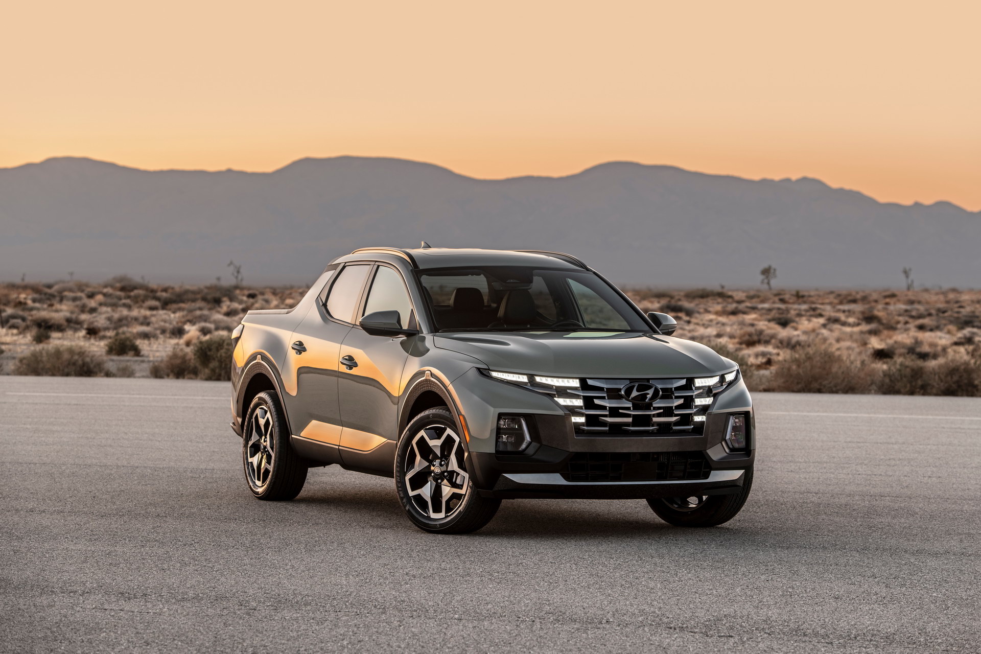 2022 Hyundai Santa Cruz Is Half Tucson SUV, Half Small Pickup Truck