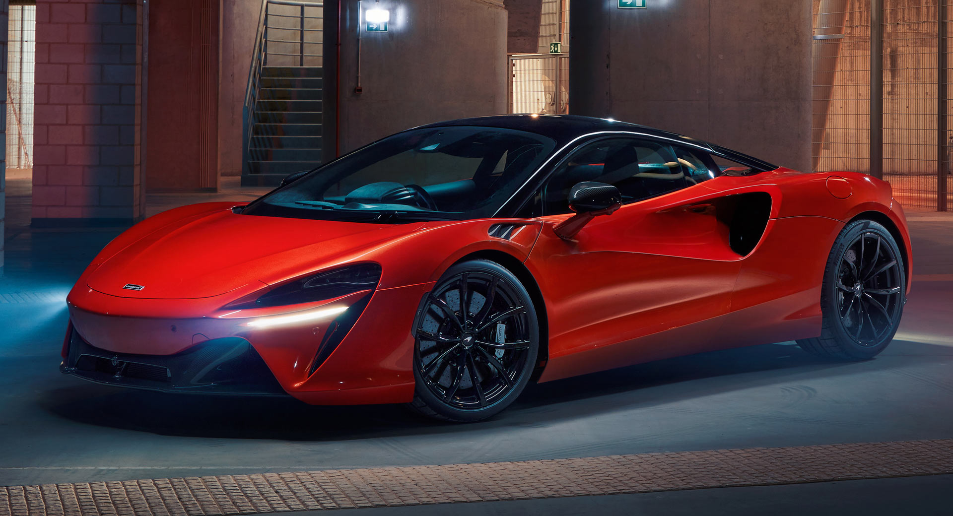 Mclaren artura скорость