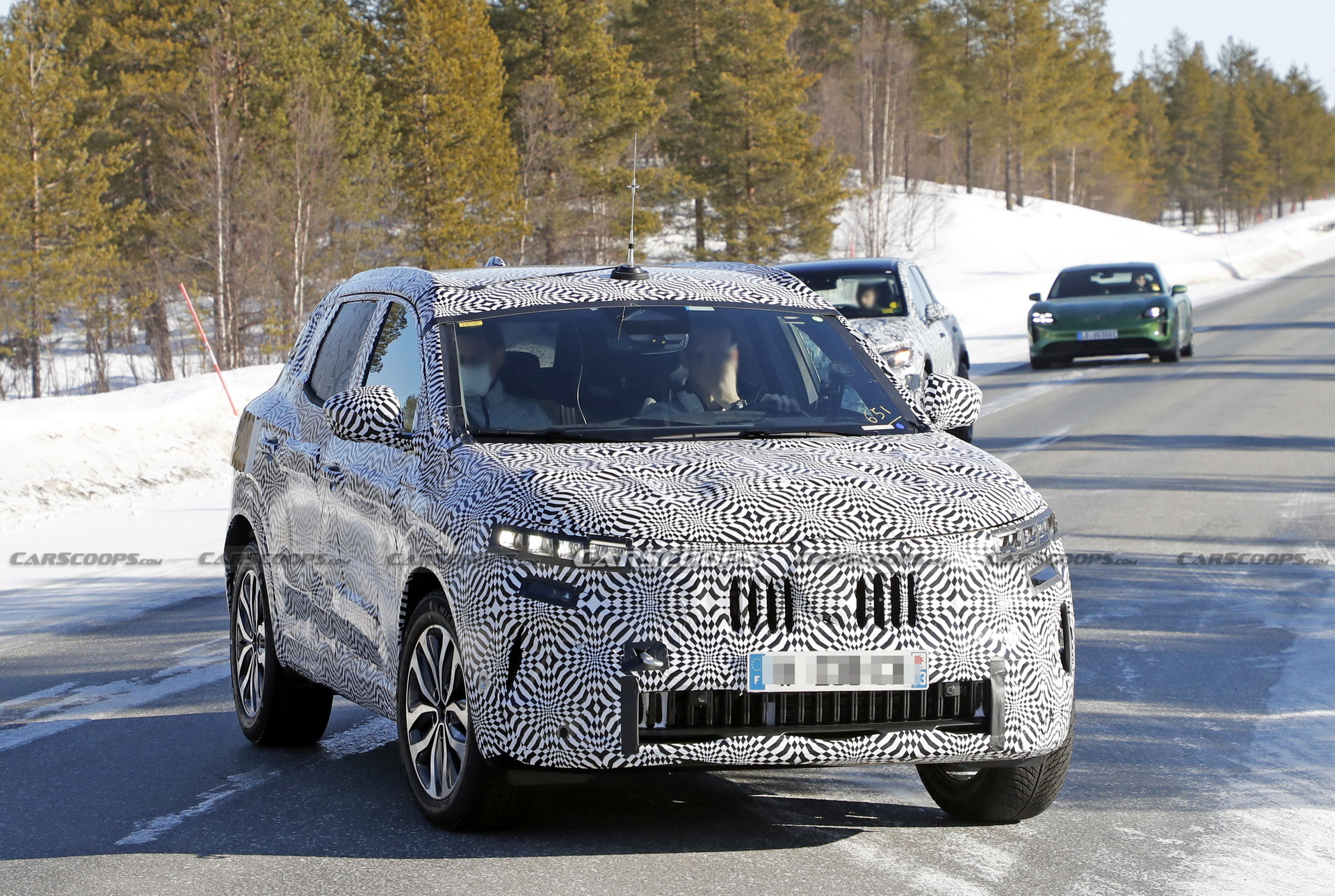 2022 Renault Kadjar Spotted In The Cold Hiding Most Of Its Secrets