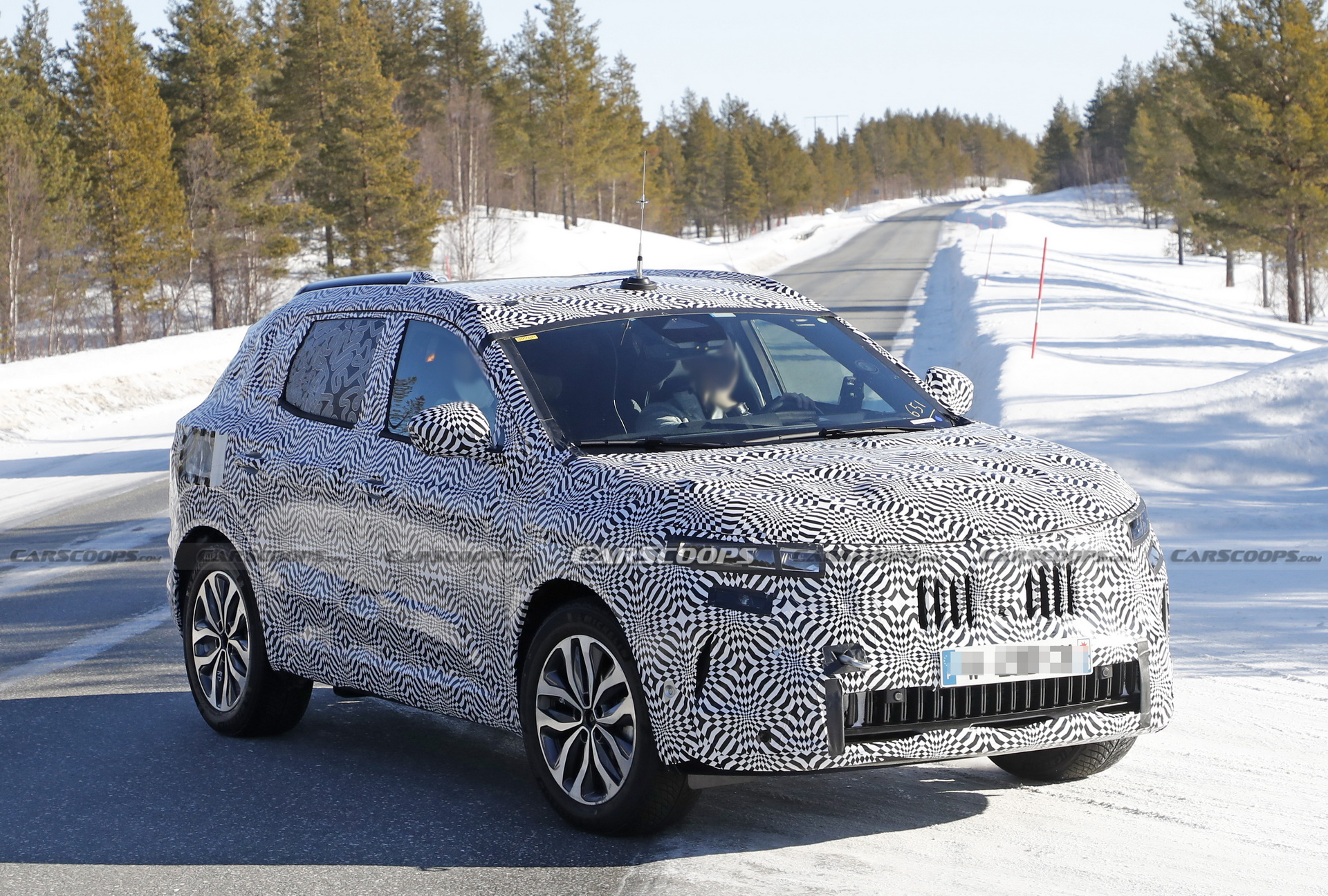 2022 Renault Kadjar Spotted In The Cold Hiding Most Of Its Secrets