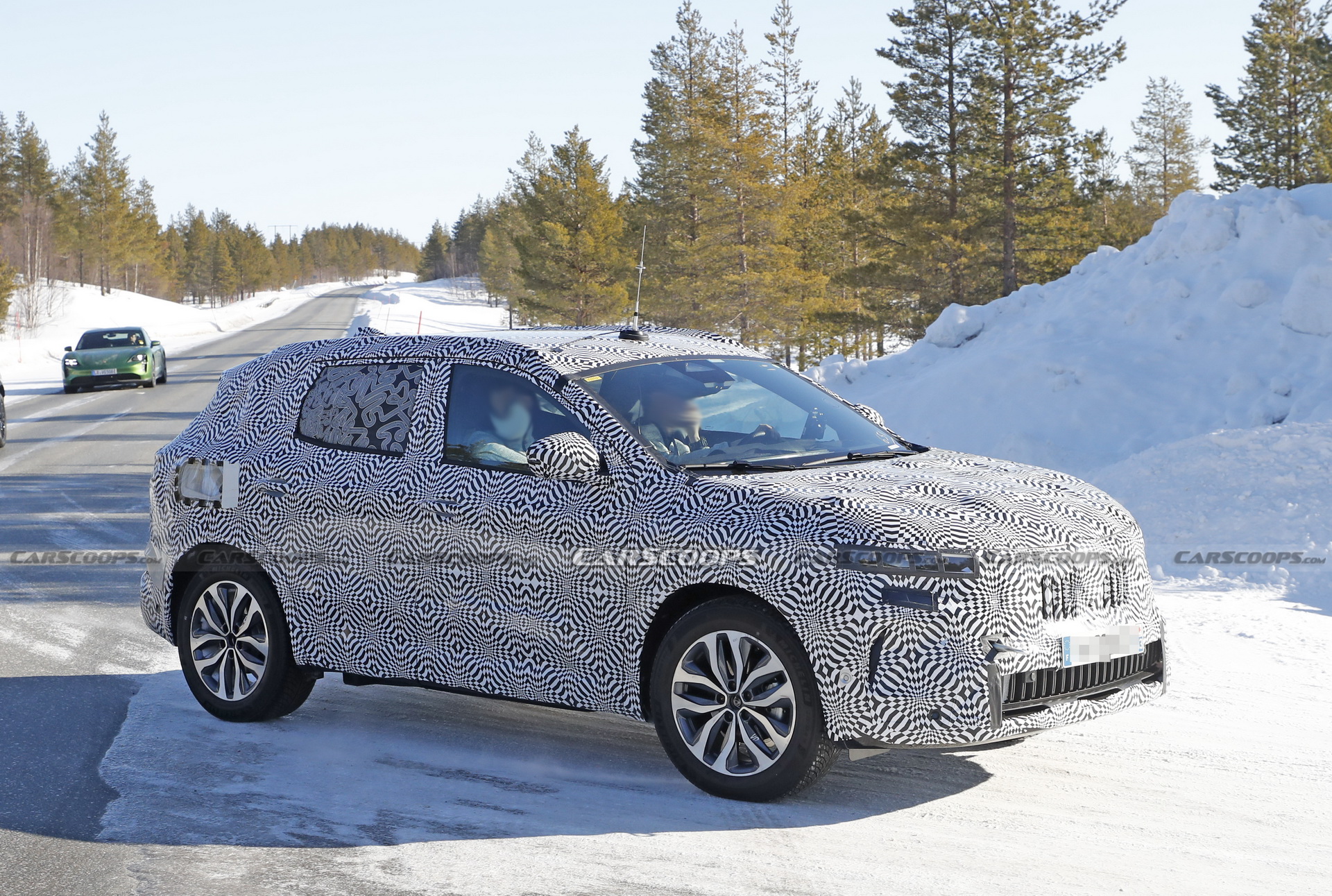 2022 Renault Kadjar Spotted In The Cold Hiding Most Of Its Secrets