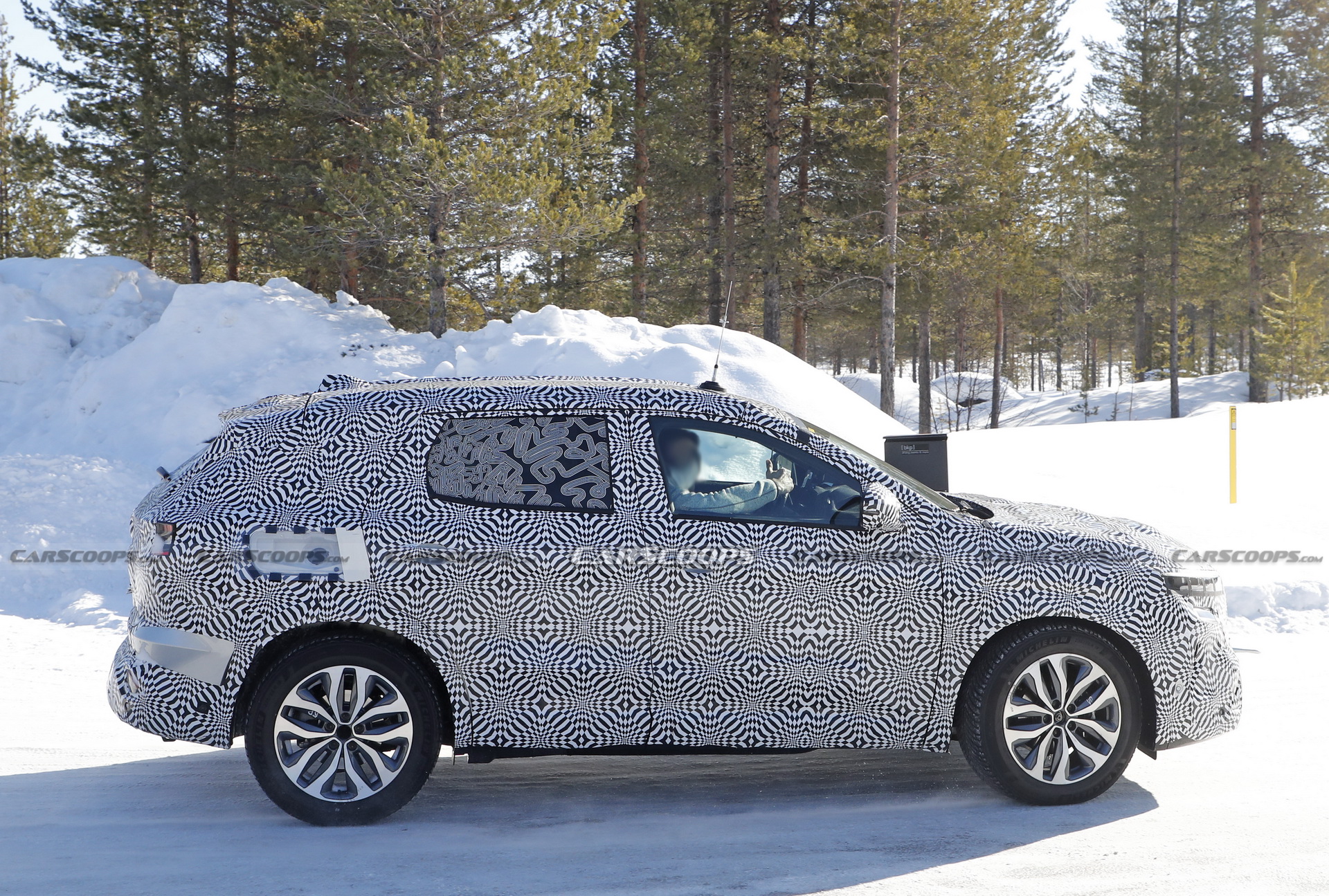 2022 Renault Kadjar Spotted In The Cold Hiding Most Of Its Secrets