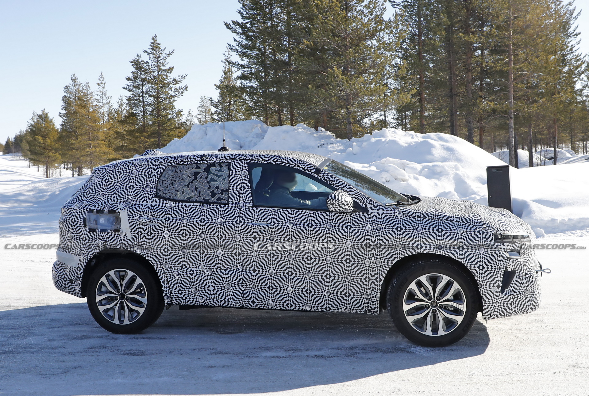 2022 Renault Kadjar Spotted In The Cold Hiding Most Of Its Secrets