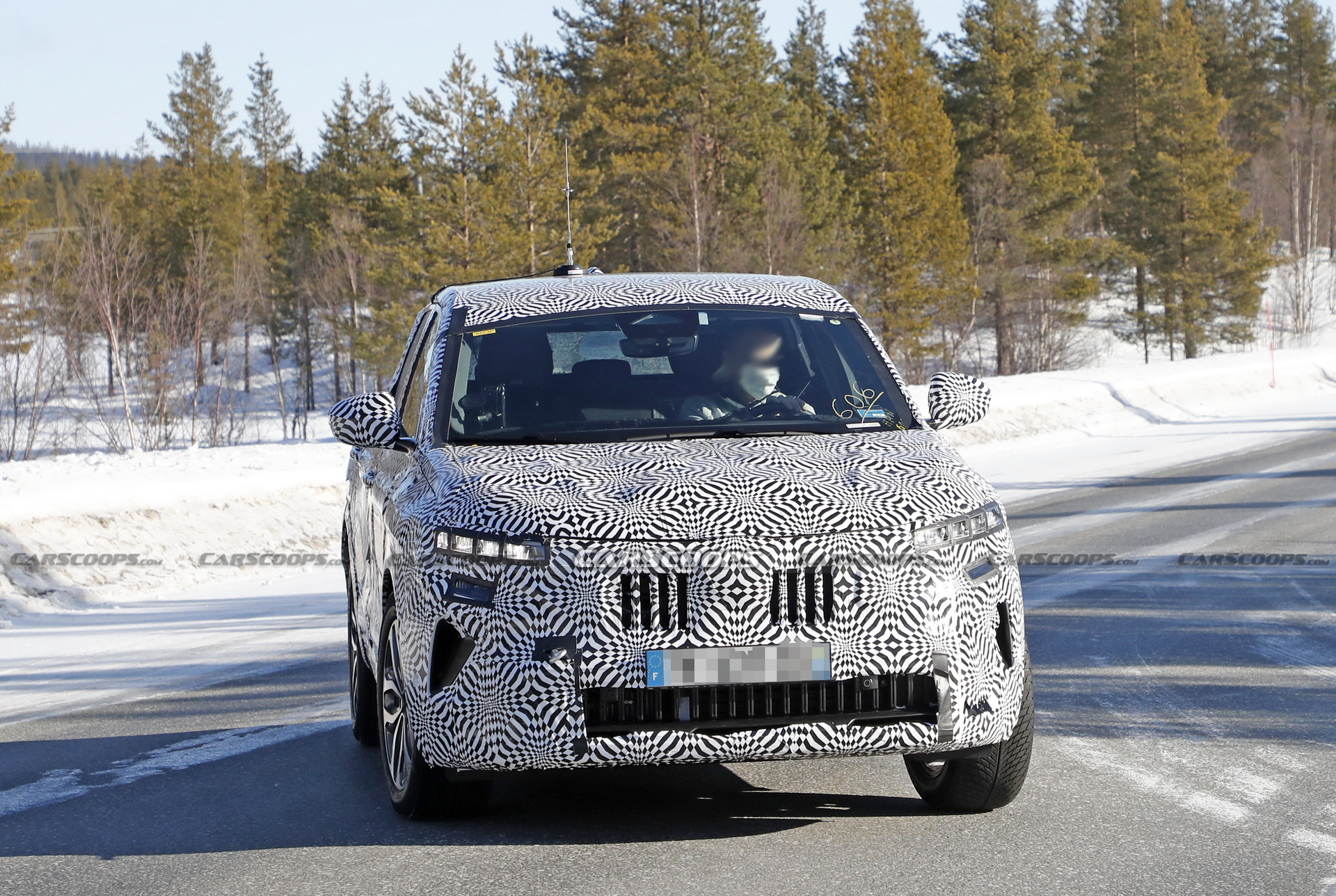 2022 Renault Kadjar Spotted In The Cold Hiding Most Of Its Secrets