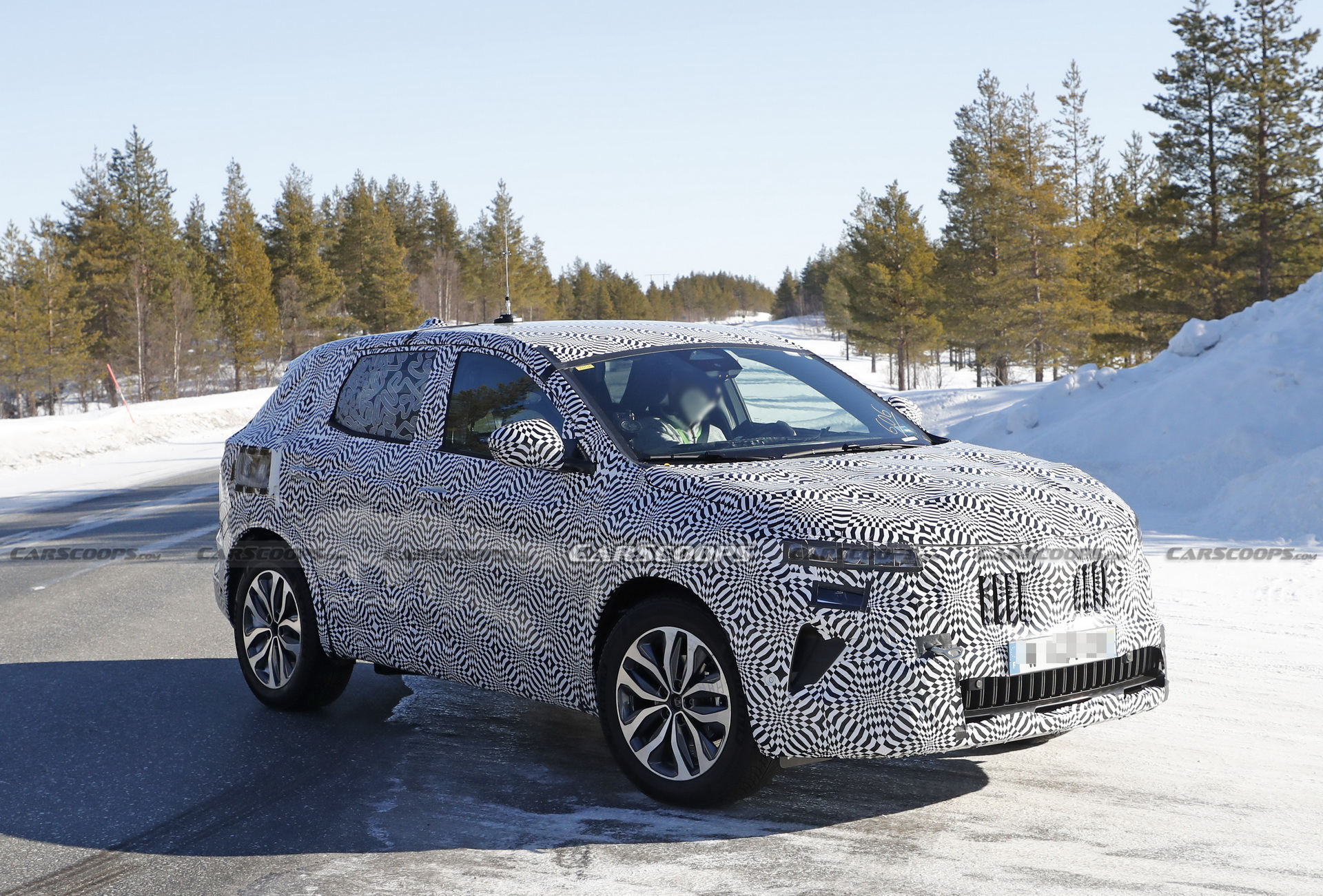 2022 Renault Kadjar Spotted In The Cold Hiding Most Of Its Secrets