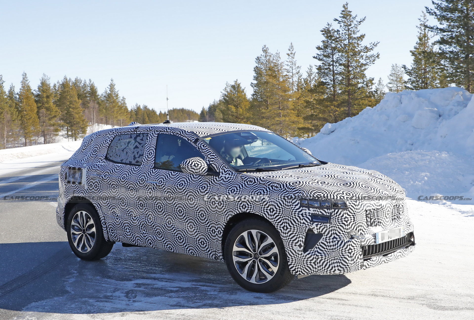 2022 Renault Kadjar Spotted In The Cold Hiding Most Of Its Secrets