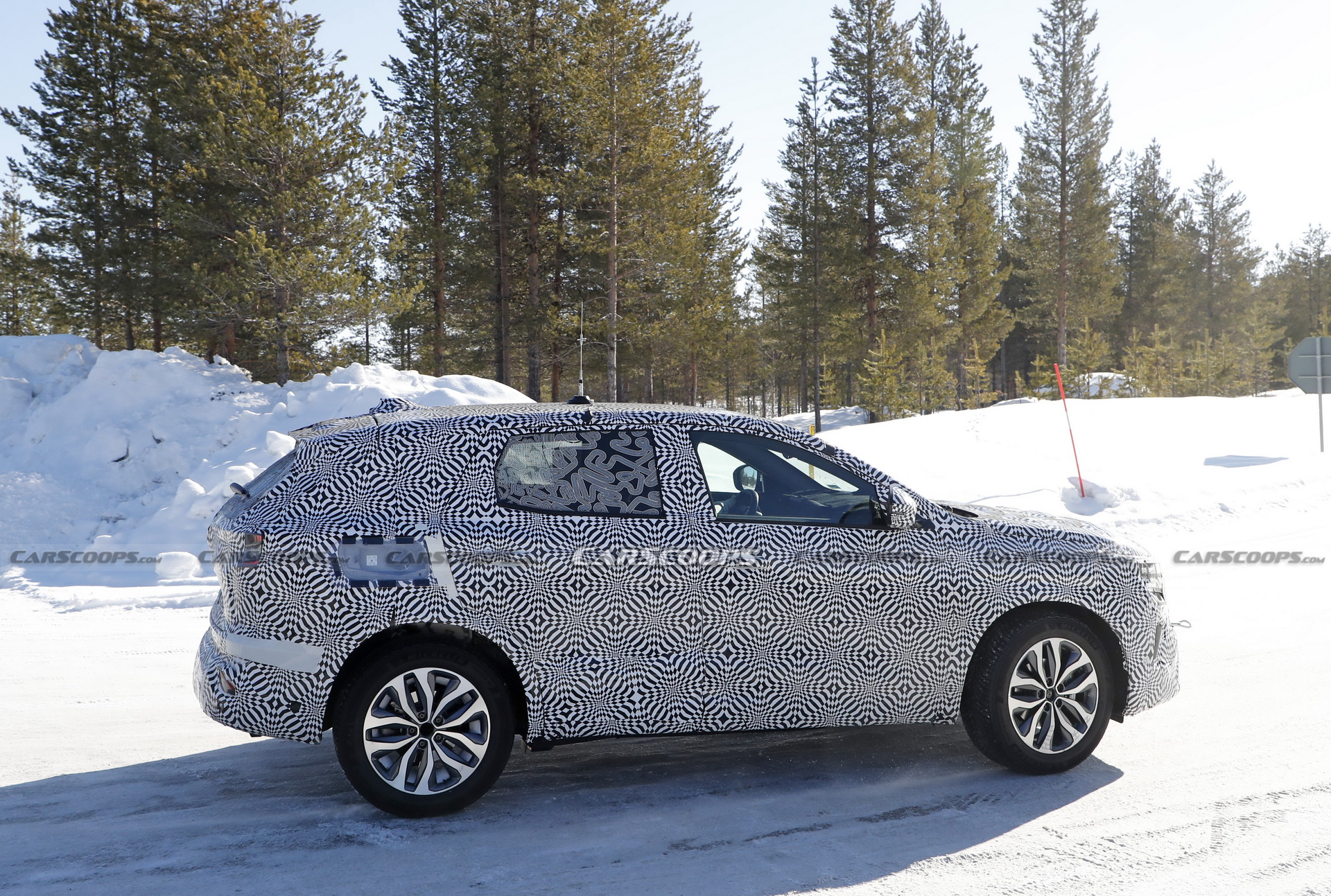 2022 Renault Kadjar Spotted In The Cold Hiding Most Of Its Secrets
