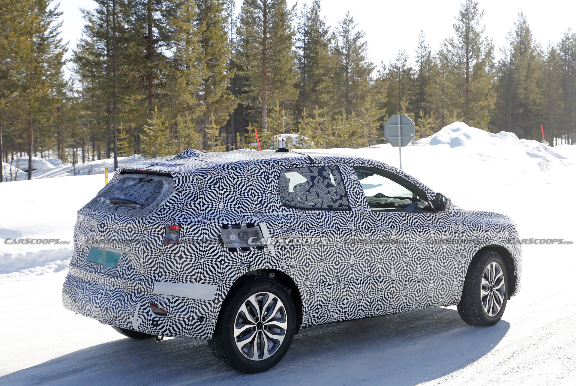2022 Renault Kadjar Spotted In The Cold Hiding Most Of Its Secrets