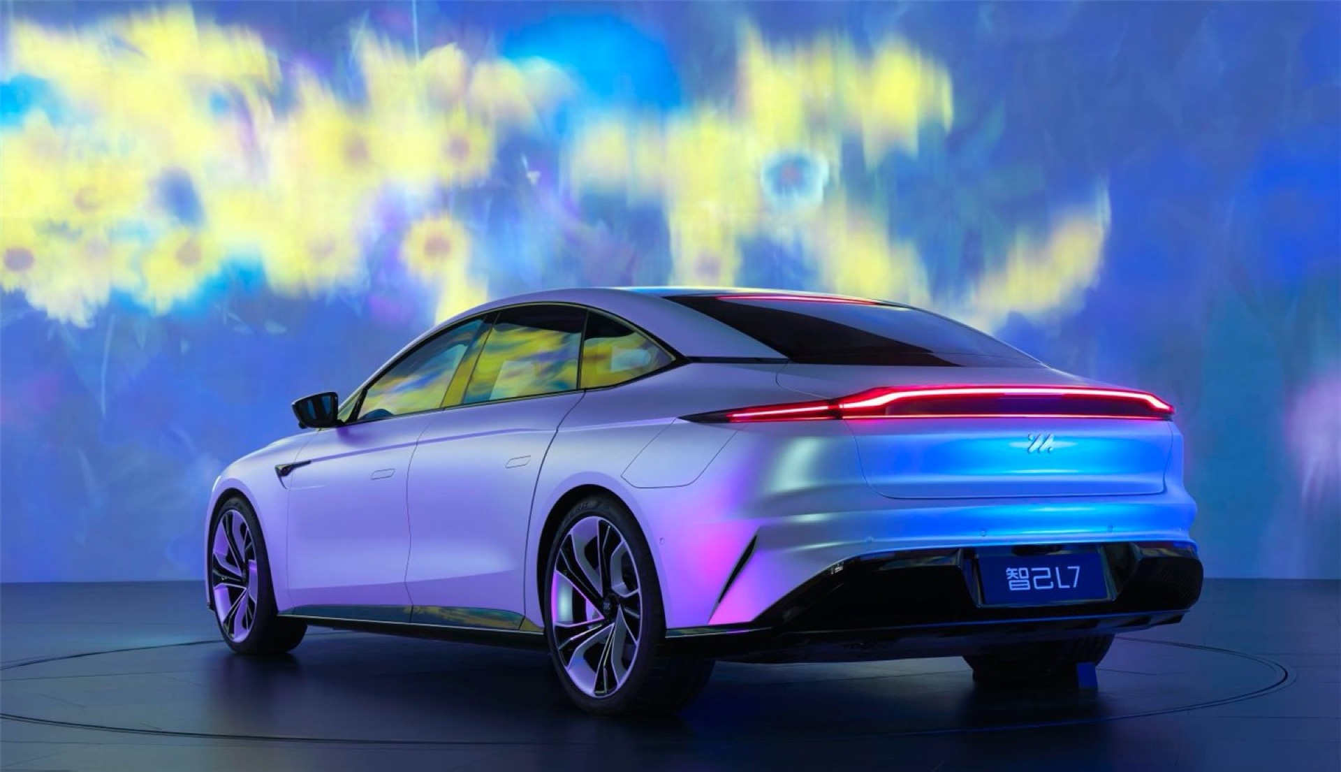 Zhiji L7 Is An Electric Sports Sedan From China With Wireless Charging, 620-Mile Range