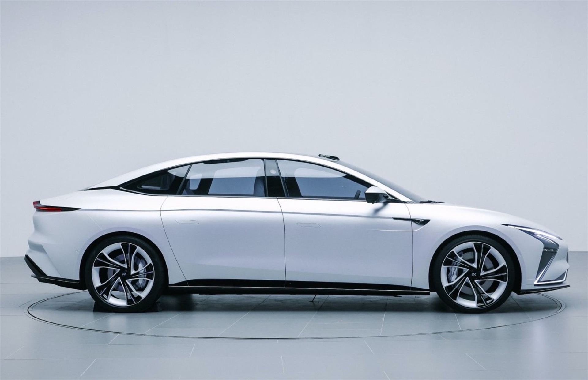 Zhiji L7 Is An Electric Sports Sedan From China With Wireless Charging, 620-Mile Range