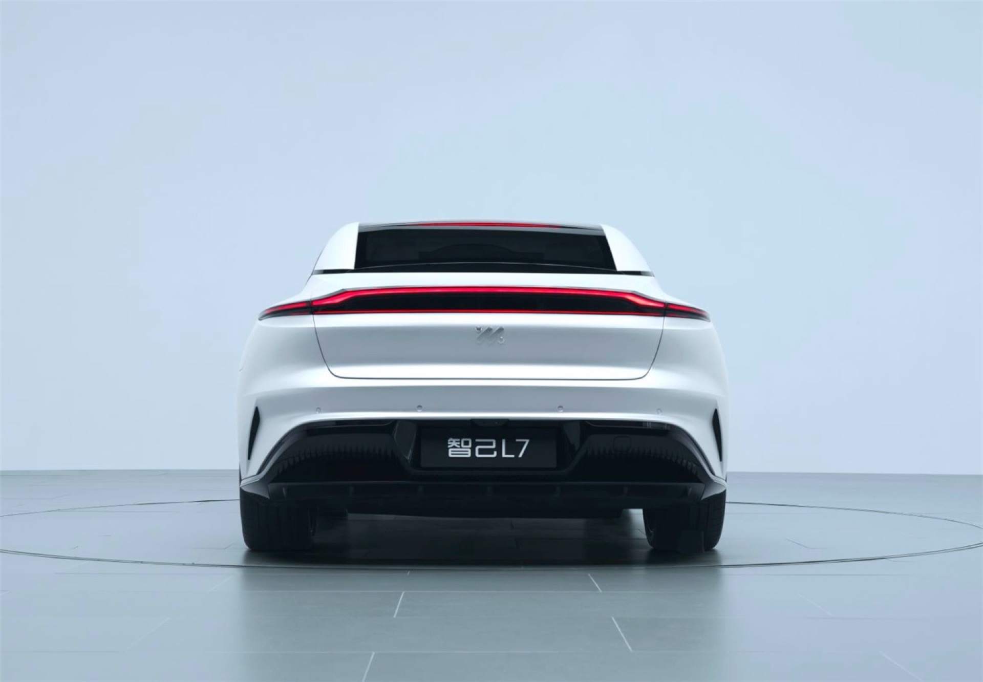 Zhiji L7 Is An Electric Sports Sedan From China With Wireless Charging, 620-Mile Range