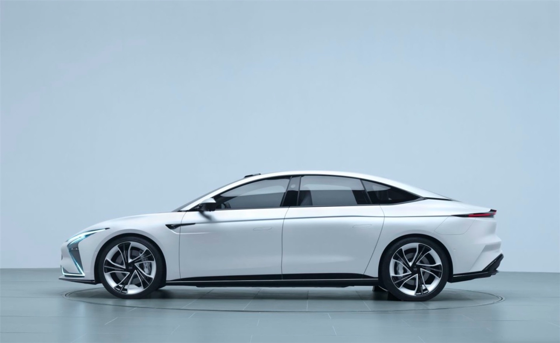 Zhiji L7 Is An Electric Sports Sedan From China With Wireless Charging, 620-Mile Range