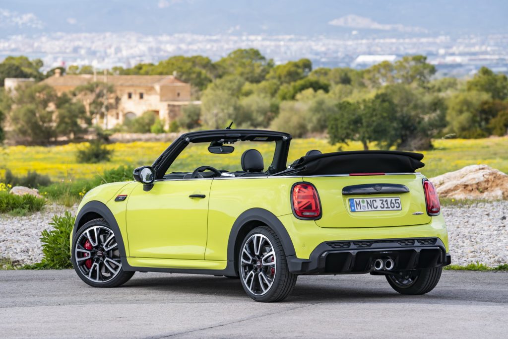 2022 MINI JCW Is Your 228HP 32 900 Subcompact Hot Hatch Carscoops