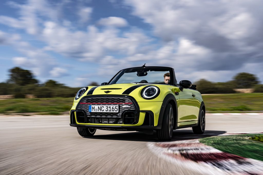 2022 MINI JCW Is Your 228HP 32 900 Subcompact Hot Hatch Carscoops