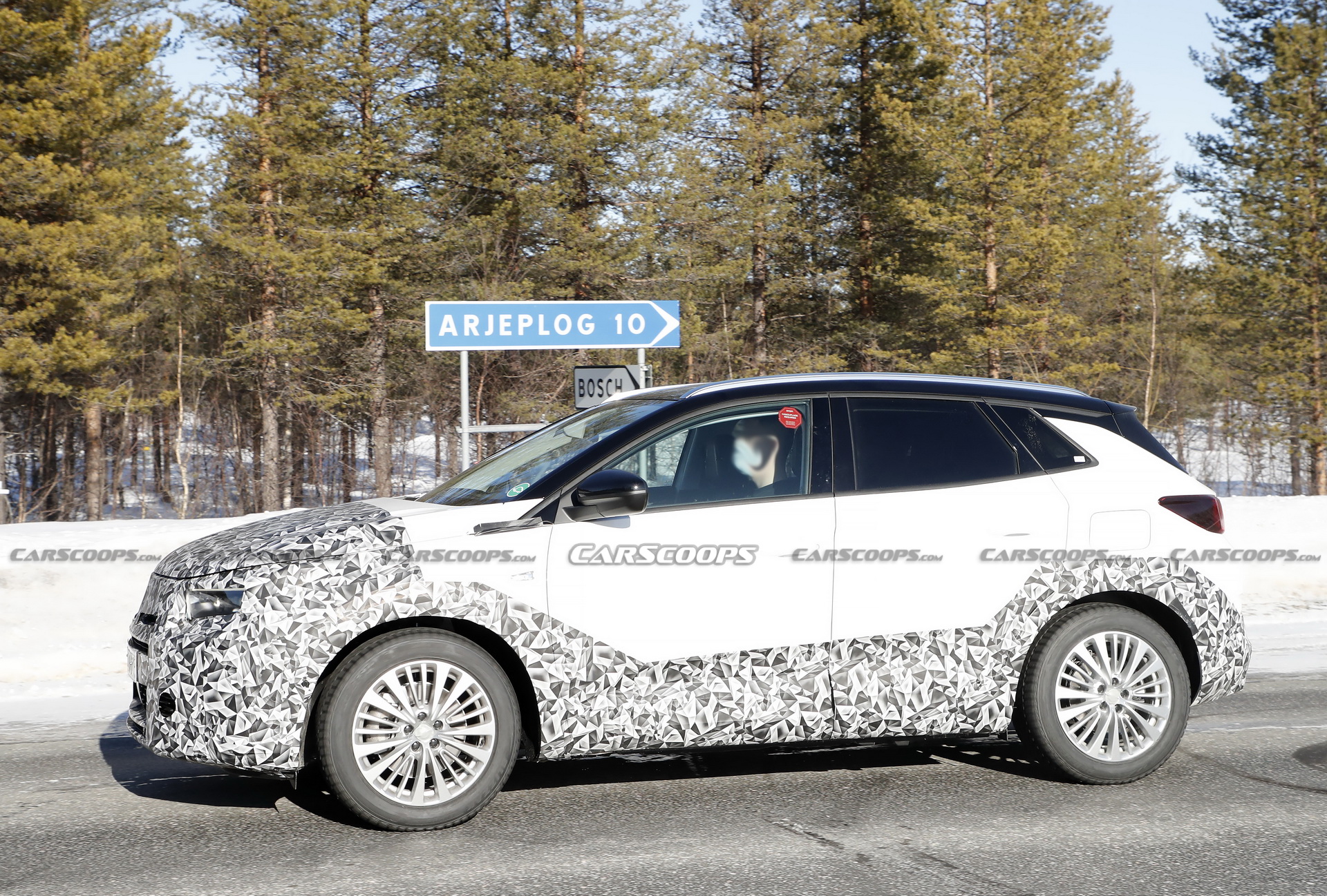 2022 Opel Grandland Spied With New Vizor Face, Coming Later This Year